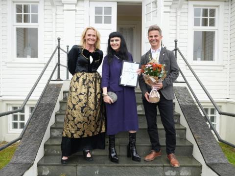 City Artist Laureate Ragnhildur Gísladóttir with Mayor Heiða B. Hilmisdóttir and Skúli Helgason, chair of the Culture, Sports and Recreation Council.