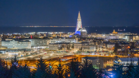 Aerial photo of Reykjavík showing Hallgrímskirkja.