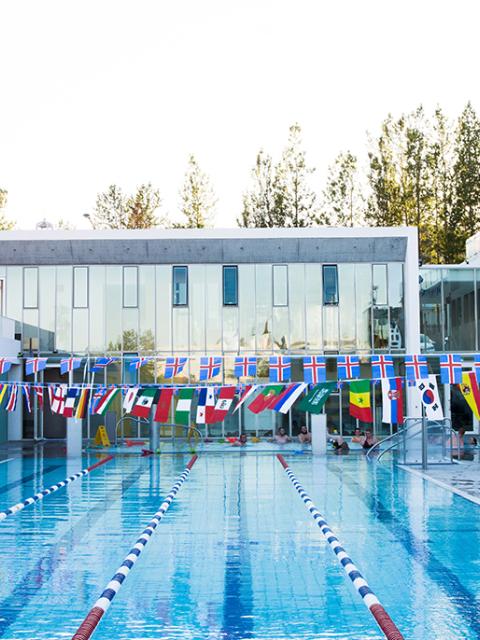 Overview of the lower outdoor area at Sundhöll Reykjavík Pool