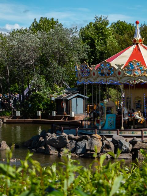 Photo of a 360 degree rotation ride and boats in the Family Park